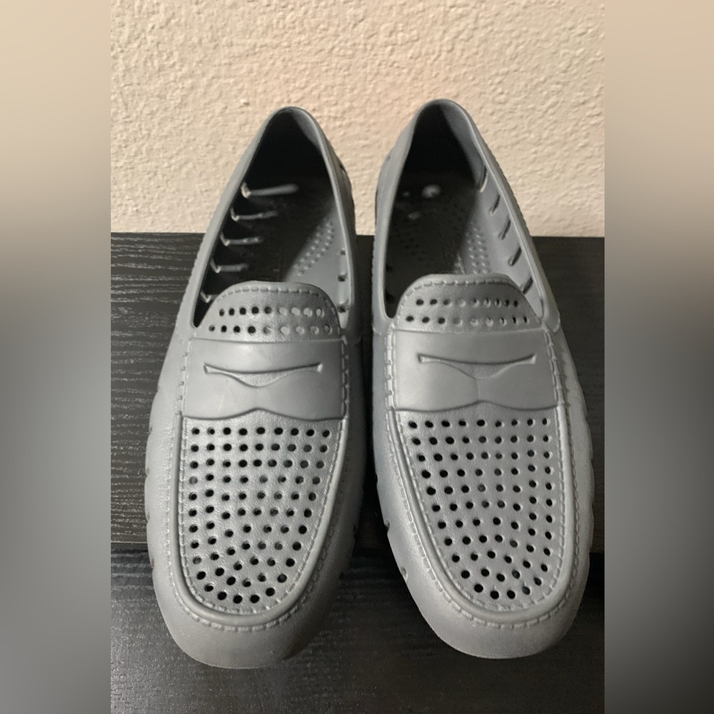 FLOAFERS COUNTRY CLUB DRIVER, BEACH, WATER SLIP ON SHOES MENS-8 GRAY.